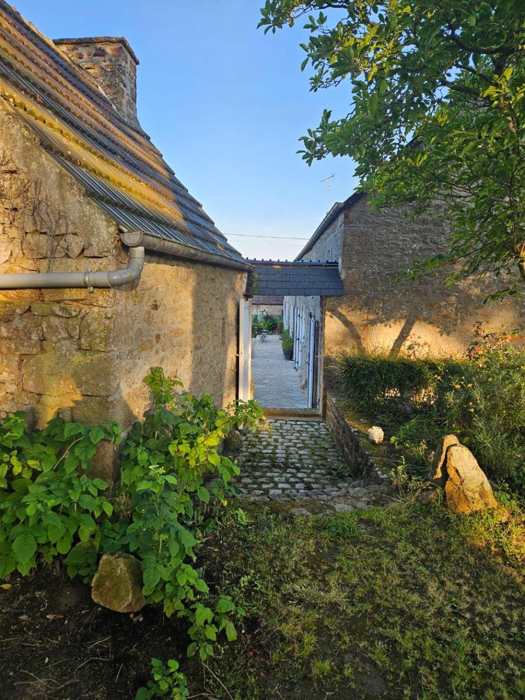 Les 13 Lavoirs D'Antan - Chambre Globe-Trotteur Saint-Pierre-Eglise Exterior photo